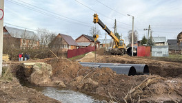 В слободе Луговые капитально ремонтируют мост через реку Хлыновку