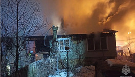 Деревянный дом в Нагорском районе сгорел из-за неисправности