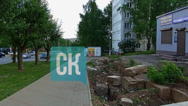 На юго-западе Кирова родители боятся за детей из-за огромной ямы