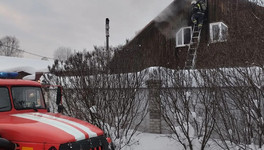 В Кирове из-за неисправной печи загорелась баня в частном доме