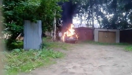 Возле космоцентра в Кирове взорвалась машина