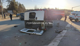 В Кировской области перевернулся микроавтобус