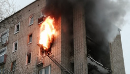 На улице Ленина в Кирово-Чепецке загорелся жилой дом