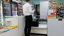 В Кирове работник магазина подрался с полицейским во время проверки