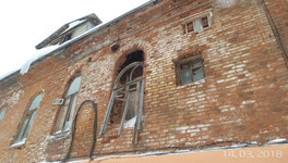 В историческом доме на Спасской рушится стена