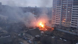 В Кирове в районе ОЦМ сгорел деревянный дом