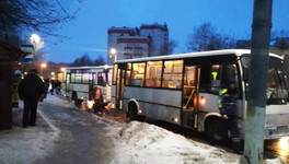 Столкновение двух автобусов в Кирове могло произойти из-за плохого содержания дорог