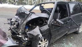 В Свечинском районе столкнулись две легковушки, пострадали четыре человека