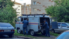Аварийные службы ликвидируют последствия ЧП на улице Орджоникидзе