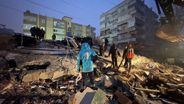 При землетрясениях в Турции погиб 3 381 человек