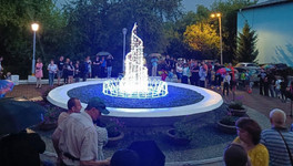 В Нововятске у ДК «Маяк» открыли светодиодный фонтан