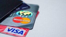 Платёжные системы Visa и Mastercard объявили о приостановке операций в России