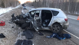 В Кировской области на трассе иномарка столкнулась с фурой. Один из водителей скончался на месте