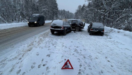 В Кирово-Чепецком районе столкнулись три машины