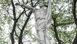Прихожане Спасского собора просят перенести памятник Халтурину в СИЗО