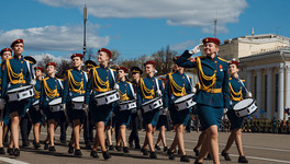 Торжественный парад на Театральной площади 9 мая. Фоторепортаж