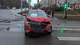 На улице Московской жёстко столкнулись Changan и LADA Granta