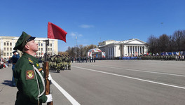 Торжественное шествие кировских войск в честь Дня Победы. Фото и видео