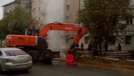 В Кирове на улице Воровского забил коммунальный фонтан