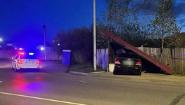 В Кирове пьяный угонщик протаранил остановку