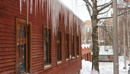Потепление: кировчан предупредили о сходе снега с крыш