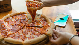 Бесплатная пицца, виртуальный тролль и Пелевин с кэшбеком: какие подарки и бонусы можно получить во время недели карантина