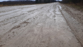 На трассе в Кировской области инспектор помог водителю со сломанной машиной