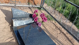 Полиция задержала подростка, который сломал надгробные плиты на кладбище в Кирсе