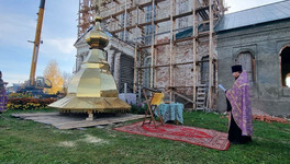 На Троицком храме села Среднеивкино установили купол и крест