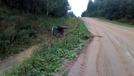 На трассе в Подосиновском районе трактор опрокинулся в кювет. Водитель погиб на месте