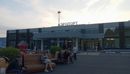 В аэропорту Победилово матери с ребёнком отказали в посадке на борт самолёта