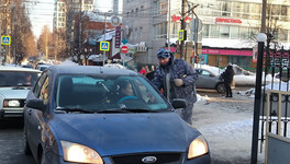 В областной больнице Кирова женщин на входе встречали открытками