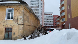 В Кирове на детской площадке обнаружили свалку бытовых отходов