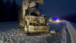 На трассе под Пермью в столкновении четырёх грузовиков погиб человек