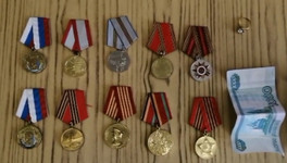 В Лянгасово у 91-летней женщины украли восемь медалей