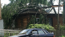 В Афанасьевском районе буря с грозой разрушила несколько жилых домов