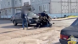В Кирове задержали двоих мужчин за поджог иномарки