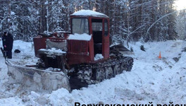 В Кировской области рабочий погиб, упав с трактора