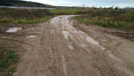 На ремонт дороги к деревне Русское не хватило асфальтовой крошки