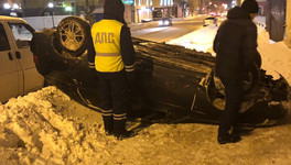 В Кирове на улице Преображенской перевернулся автомобиль