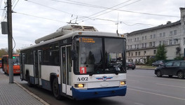 В Кирове кондуктор троллейбуса обнаружила в салоне подозрительный пакет