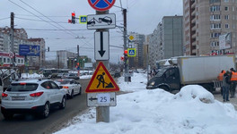 В Кирове увеличили время работы светофора на перекрёстке улиц Риммы Юровской и Строителей в часы пик
