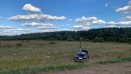 В Кировской области водитель Lada врезался в опору ЛЭП и сломал её