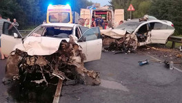 В Слободском районе при столкновении встречных машин пострадали пять человек