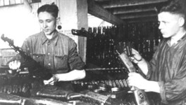 В Вольск передали старинный ППШ, изготовленный на заводе «Молот-Оружие»