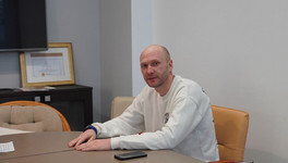 Руководитель стоматологической клиники «Академия улыбок» Сергей Лобовиков принял вызов нейросети в спецпроекте «ПоговорИИм»