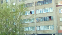 В Кирове мальчик выпал с балкона шестого этажа, но смог удержаться и повис в воздухе