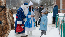 Жителей Кирово-Чепецка поздравил Дед Мороз, Снегурочка и другие сказочные персонажи