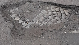 В центре Кирова в дорожной яме нашли столетнюю булыжную мостовую