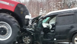 В Кирово-Чепецком районе трактор врезался в иномарку